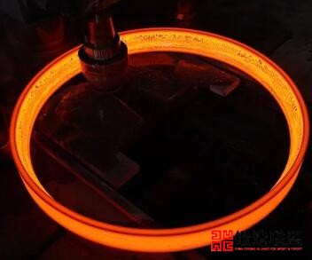 最大直径超过7.8米的仿形轧制