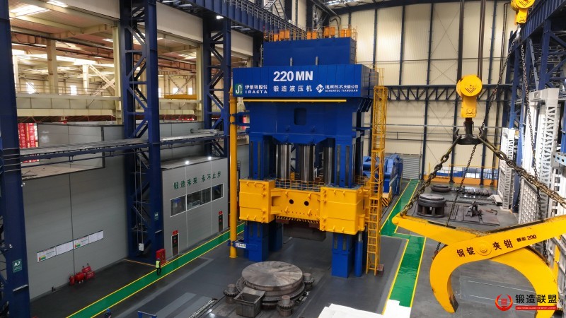 2.2万吨自由锻压机2