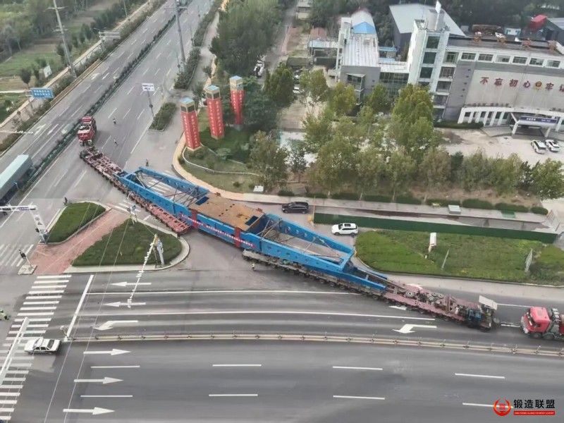 山东通裕重工接收75000吨压力机核心部件