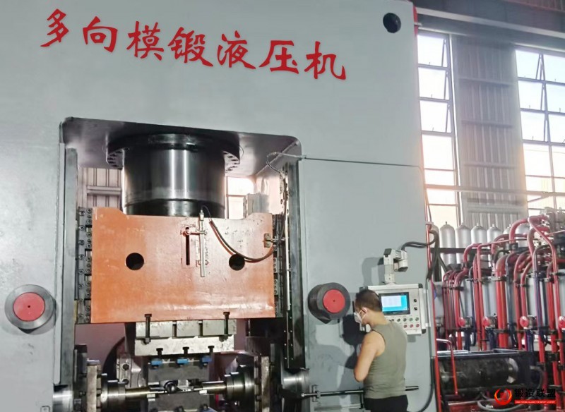 6500吨多向模锻液压机